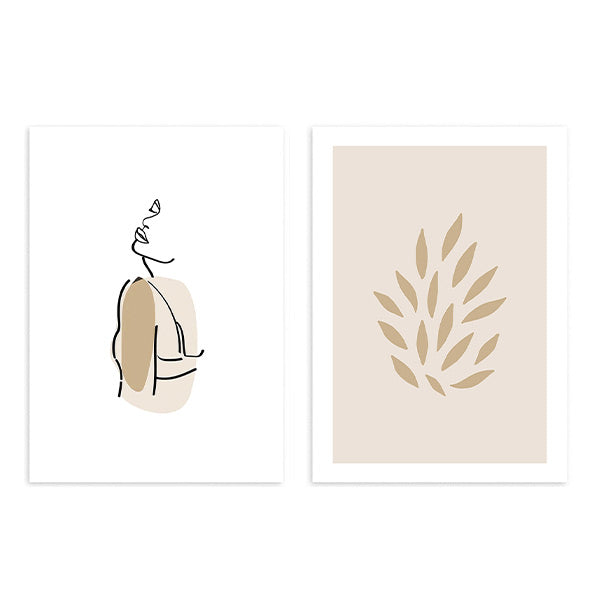Conjunto de dos cuadros, ilustraciones nórdicas en tonos beige de mujer y motivo floral.