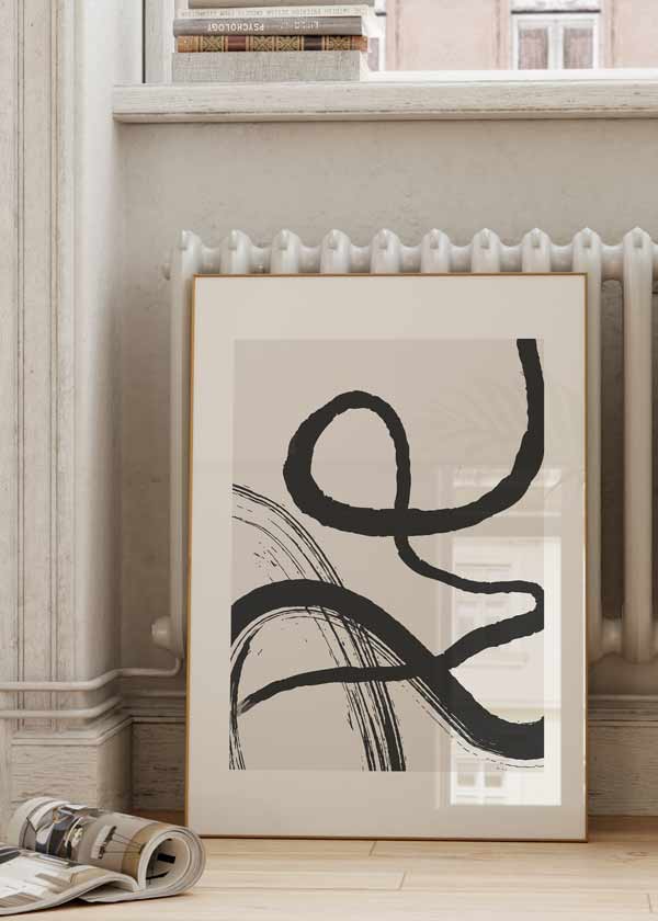 decoración con cuadros, ideas - Cuadro abstracto en blanco y negro con fondo ligeramente beige. Una ilustración que encagará muy bien dentro de estilos minimalistas.