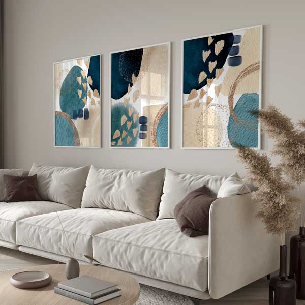Conjunto de tres cuadros abstractos en tonos azules y beige