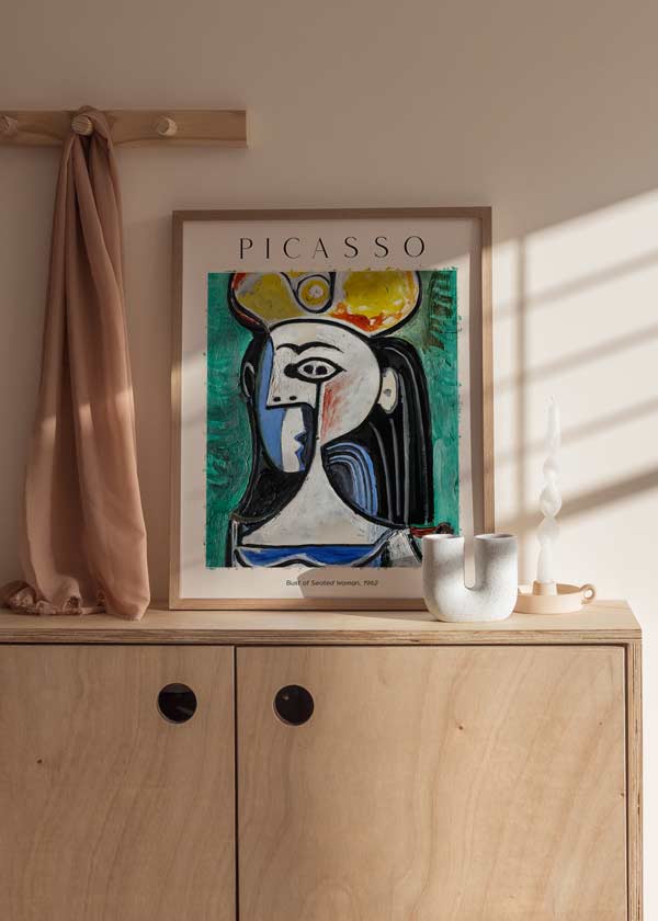 decoración con cuadros, ideas - Cuadro artístico inspirado en el cuadro de Picasso Buste de femme assise. La obra fue pintada en en 1962 con el estilo único y radical de Pablo Picasso. 