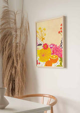 Cuadro de ilustración floral colorida y vintage; flores y frutas sobre mesa. Una obra para amantes del color que no pasará desapercibida en tus paredes