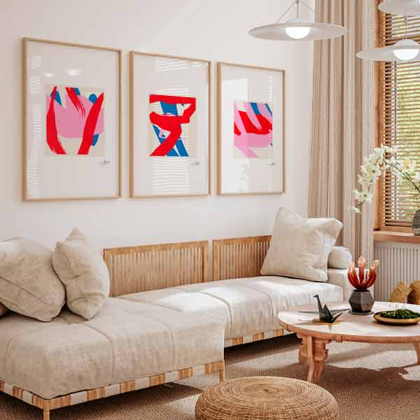 Cuadro de ilustración colorida en tonos rosas, rojos y azules. Un estilo abstracto y cargado de color que llena de estilo tu salón o dormitorio. Conjunto de cuadros.