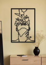 decoración con cuadros, ideas - Cuadro metálico en aluminio negro de mujer y mariposas. Una obra que dará mucho estilo a cualquier espacio.