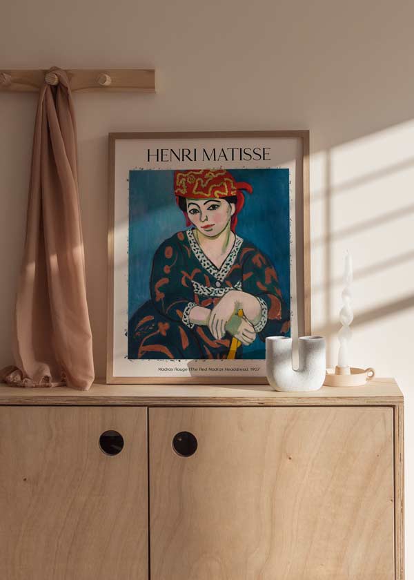decoración con cuadros, ideas - Cuadro artístico inspirado en el cuadro de Matisse Madras Rouge. La obra fue pintada en en 1907 con el estilo innovador y colorido de Henri Matisse. Decorar tus paredes con grandes obras como esta es decorar con mayúsculas.