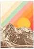 Cuadro collage de montañas sobre ilustración colorida y sol. Una obra de carácter retro con mucho estilo y personalidad