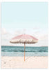 Cuadro fotográfico de sombrilla rosa en la playa. Una obra muy veraniega. Elige el tamaño y enmarcación que mejor vaya a tus paredes.