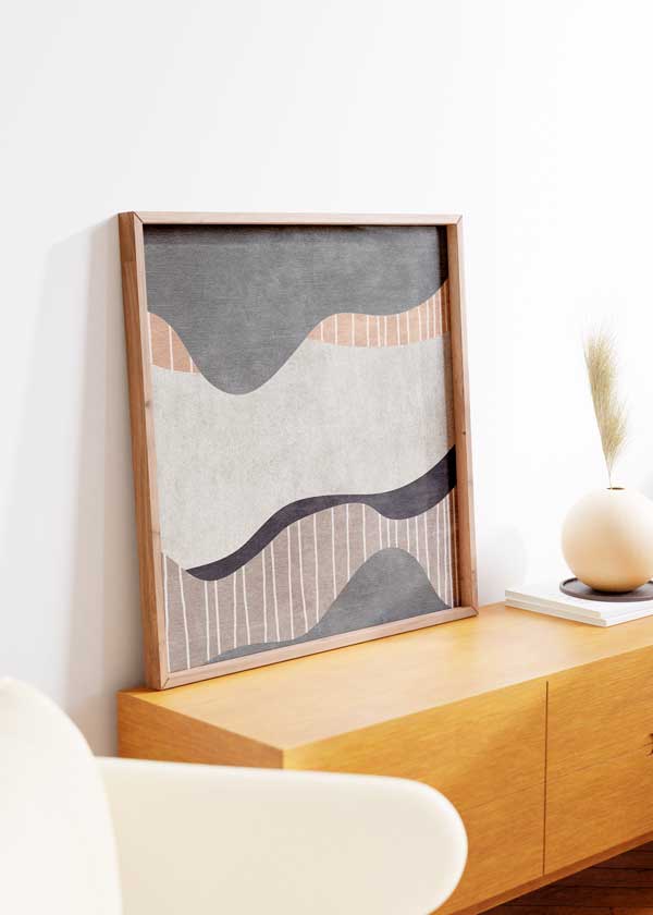 Cuadro cuadrado minimalista y abstracto en tonos grises, naranjas y marrones. Una obra con mucha elegancia para espacios modernos