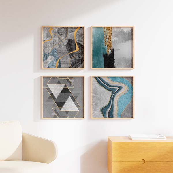 Conjunto de cuatro cuadros cuadrados minimalista y abstracto, en tonos grises azules y dorados. Una obra con mucha elegancia para espacios modernos
