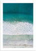 cuadro de fotografía de oleaje tranquilo y espumoso llegando a la playa, mar en calma. Lámina decorativa.
