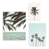 Mural de tres cuadros con fotografías de palmeras en colores veraniegos y frescos. Un mural de cuadros hechos para convivir el uno con el otro. Elige una enmarcación y tamaño para ambos cuadros. ¡A decorar!