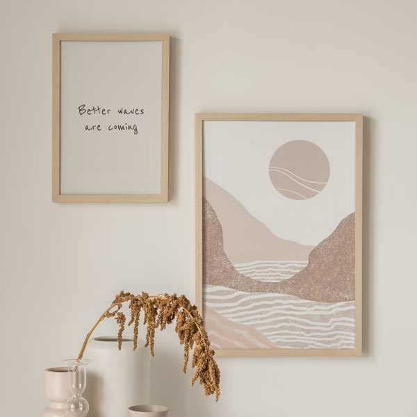 decoración con cuadros, ideas - Cuadro de ilustración en colores neutros representando el sol y una playa, estilo nórdico.