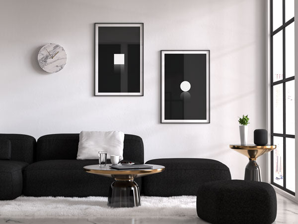 Decoración con cuadros, mural -  cuadro geométrico y minimalista de cubo blanco con fondo negro. Lámina decorativa.