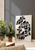 decoración con cuadros, ideas - lámina decorativa de ilustración abstracta de flore en negra sobre fondo beige - kuadro