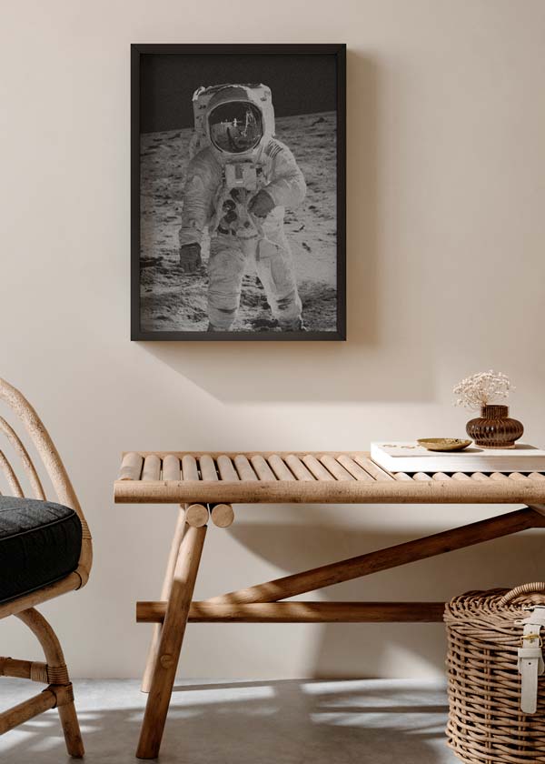Decoración con cuadros, ideas -  lámina decorativa de foto de hombre en la luna en blanco y negro. Neil Armstrong en la luna