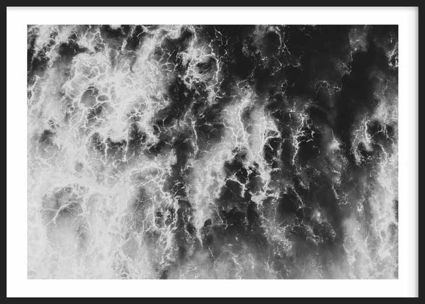 cuadro de foto de mar y olas en blanco y negro - marco negro