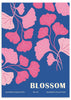 lámina decorativa de flores en tonos rosas y fondo azul, ilustración floral