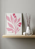 Decoración con cuadros, ideas -  lámina decorativa de ilustración de flor rosa sobre fondo blanco.