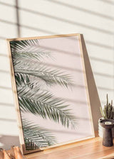decoración con cuadros, ideas - lámina decorativa de hojas de palmera sobre fondo beige, estilo nórdico y floral - kuadro