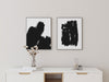 Decoración con cuadros, mural -  cuadro abstracto con pinceladas gruesas negras sobre fondo blanco. Lámina decorativa.