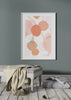 Decoración con cuadros, ideas -  cuadro abstracto con tonos coral y naranjas sobre fondo blanco. Lámina decorativa.