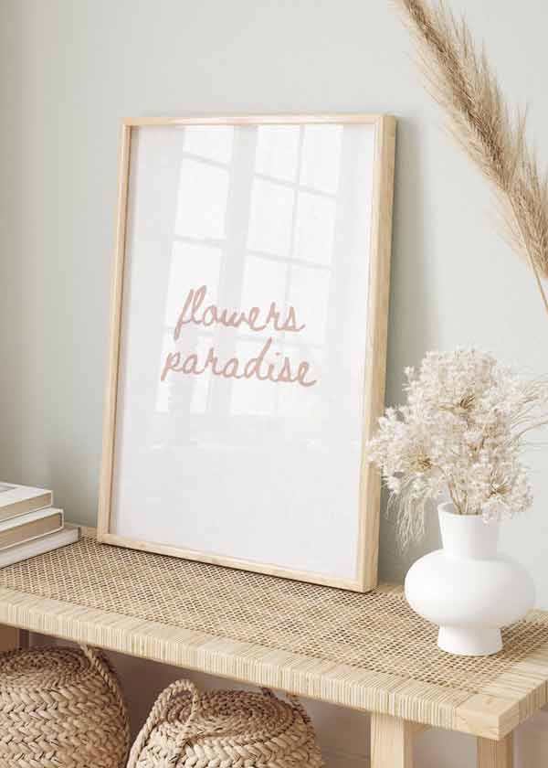 decoración con cuadros, ideas - lámina decorativa con frase "flower paradise" (paraiso de flores) en tonos marrones, estilo beige