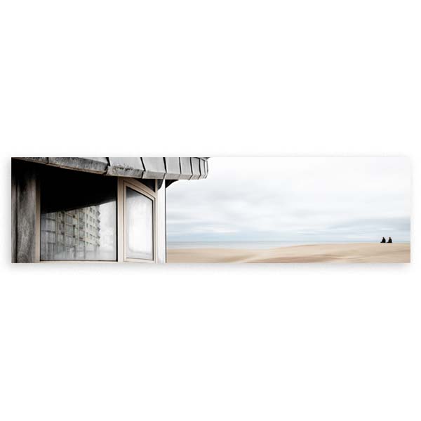 cuadro horizontal y fotográfico de playa con caseta y dos personas mirando el horizonte - kuadro