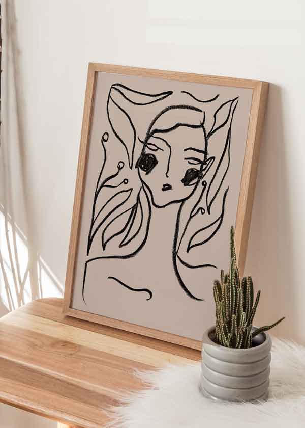 decoración con cuadros, ideas - lámina decorativa abstracta de ilustración de mujer sobre fondo beige - kuadro