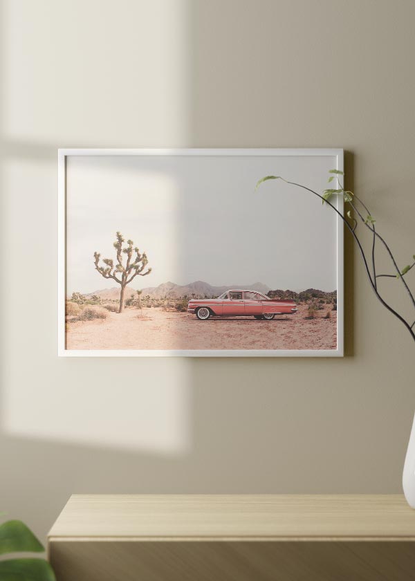 decoración con cuadros, ideas - lámina decorativa horizontal de fotografía de coche rojo en el desierto - kuadro