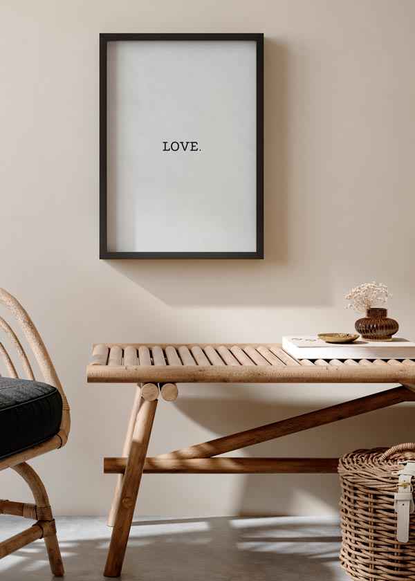Decoración con cuadros, ideas -  lámina decorativa minimalista en blanco y negro con palabra "Love" (amor)