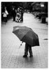 lámina decorativa fotográfica en blanco y negro de niño con paraguas, lluvia - kuadro