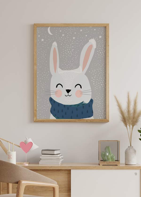 decoración con cuadros, ideas - lámina decorativa infantil de ilustración de conejo blanco sobre fondo estrellado gris - kuadro