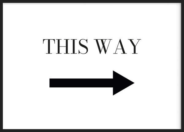 cuadro para lámina decorativa en blanco y negro y minimalista con frase "This way" y una flecha. Marco negro