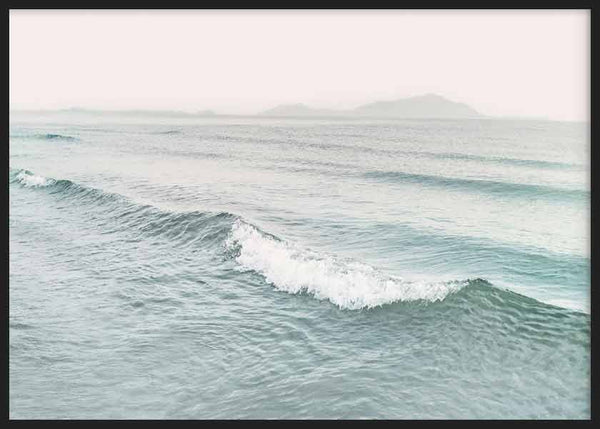 cuadro lámina decorativa de mar y olas, montañas al fondo, fotografía - kuadro