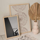decoración con cuadros, ideas - lámina decorativa fotográfica en blanco y negro de mujer con paraguas - kuadro